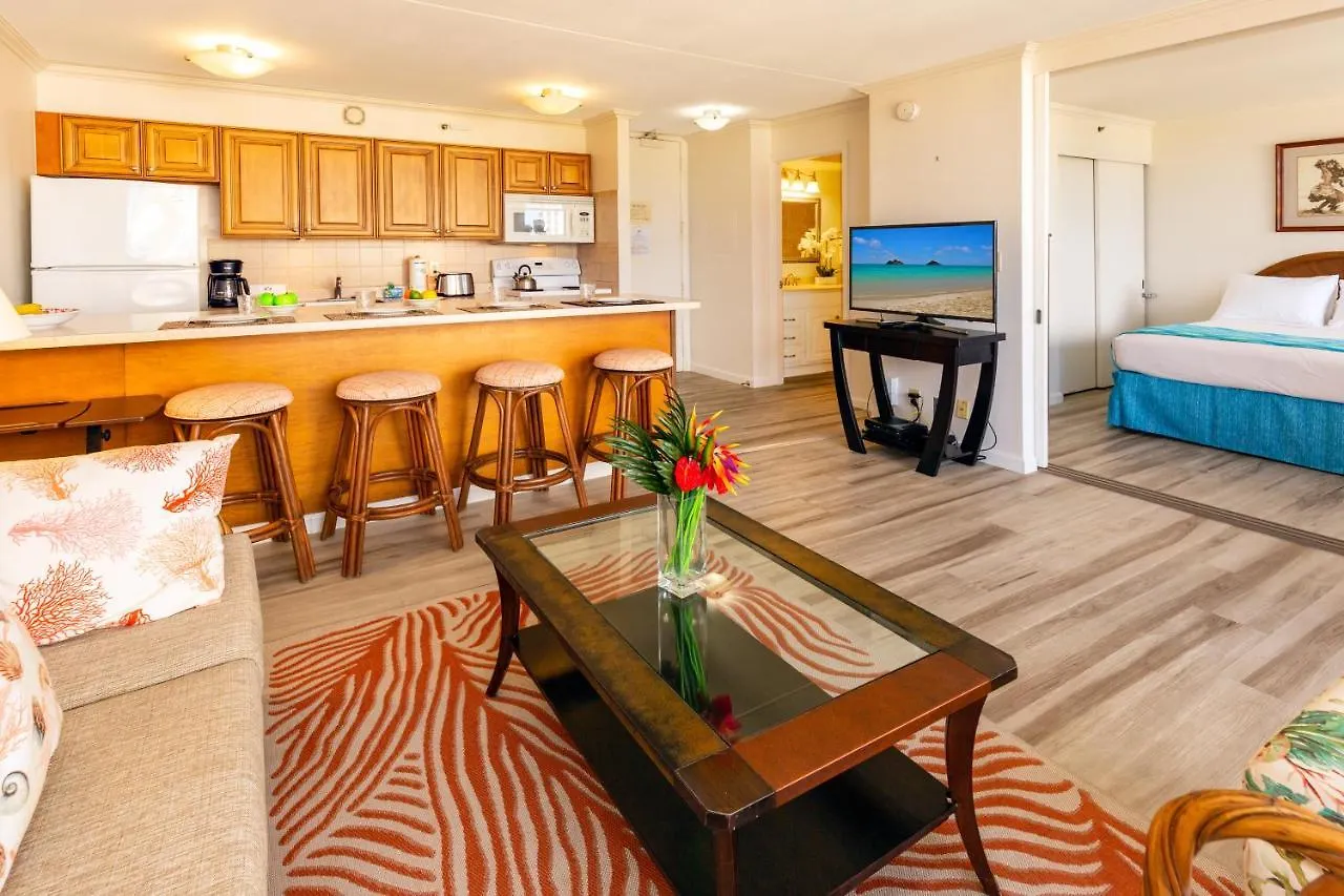Ocean View Escape, Steps To Beach & Free Parking! Honolulu Apartment